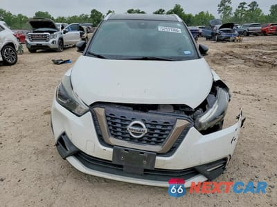 Piąte zdjęcie samochodu w środku: 2020 NISSAN KICKS SR VIN:3N1CP5DV0LL517255 - miniatura