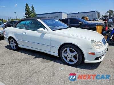 Czwarte zdjęcie samochodu z boku: 2004 MERCEDES-BENZ CLK 500 VIN:WDBTK75G34T031848 - miniatura