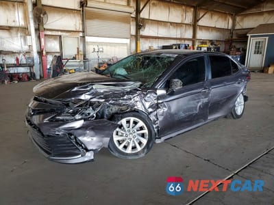 2023 TOYOTA CAMRY LE 4T1C11AK8PU146127 - główne zdjęcie licytacji z USA - miniatura