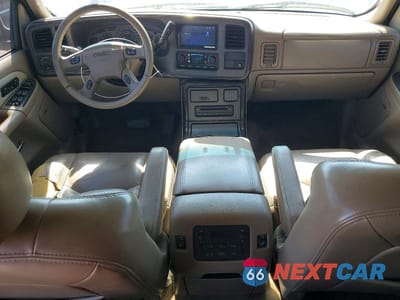 Zdjęcie 8 z 13 samochodu: 2005 GMC YUKON XL DENALI VIN:1GKFK66U55J221326 - miniatura