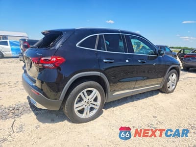 Trzecie zdjęcie samochodu z tyłu: 2021 MERCEDES-BENZ GLA 250 4MATIC VIN:W1N4N4HB2MJ292551 - miniatura