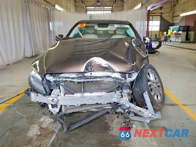 Piąte zdjęcie samochodu w środku: 2016 MERCEDES-BENZ C 300 4MATIC VIN:55SWF4KB1GU120513 - miniatura