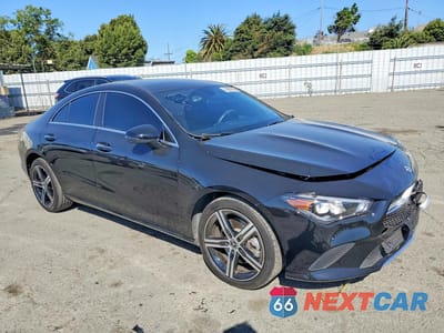 Czwarte zdjęcie samochodu z boku: 2023 MERCEDES-BENZ CLA 250 VIN:W1K5J4GB4PN362997 - miniatura