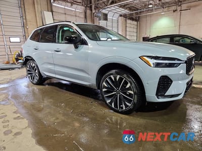 Czwarte zdjęcie samochodu z boku: 2026 VOLVO XC60 ULTRA VIN:YV4M12RM4T1415124 - miniatura