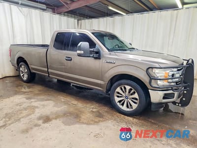 Czwarte zdjęcie samochodu z boku: 2018 FORD F150 SUPER CAB VIN:1FTFX1CG4JKE44072 - miniatura