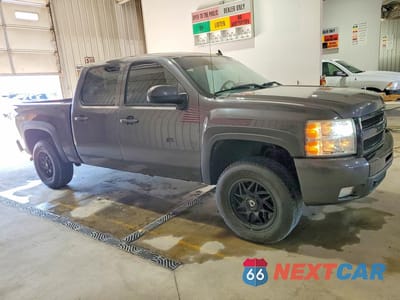 Czwarte zdjęcie samochodu z boku: 2010 CHEVROLET SILVERADO K1500 LTZ VIN:3GCRKTE2XAG214908 - miniatura