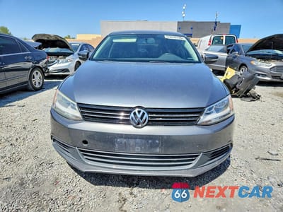 Piąte zdjęcie samochodu w środku: 2014 VOLKSWAGEN JETTA TDI VIN:3VWLL7AJXEM374363 - miniatura