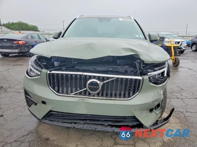 Piąte zdjęcie samochodu w środku: 2025 VOLVO XC40 CORE VIN:YV4L12UJ1S2570263 - miniatura
