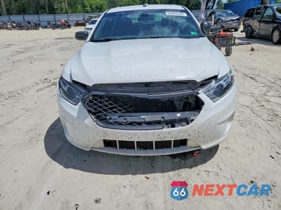 Piąte zdjęcie samochodu w środku: 2019 FORD TAURUS POLICE INTERCEPTOR VIN:1FAHP2MK5KG102920 - miniatura