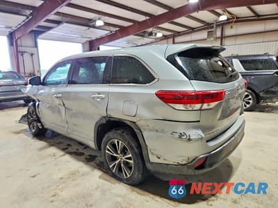Drugie zdjęcie samochodu z przodu: 2018 TOYOTA HIGHLANDER LE VIN:5TDZARFH0JS035819 - miniatura