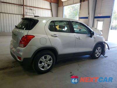 Trzecie zdjęcie samochodu z tyłu: 2017 CHEVROLET TRAX LS VIN:3GNCJKSB3HL249757 - miniatura