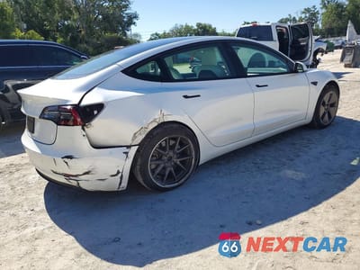 Trzecie zdjęcie samochodu z tyłu: 2021 TESLA MODEL 3 VIN:5YJ3E1EA0MF989821 - miniatura