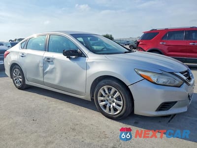 Czwarte zdjęcie samochodu z boku: 2016 NISSAN ALTIMA S/L VIN:1N4AL3AP5GN326131 - miniatura