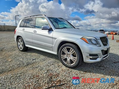 Czwarte zdjęcie samochodu z boku: 2015 MERCEDES-BENZ GLK 350 4MATIC VIN:WDCGG8JBXFG417869 - miniatura