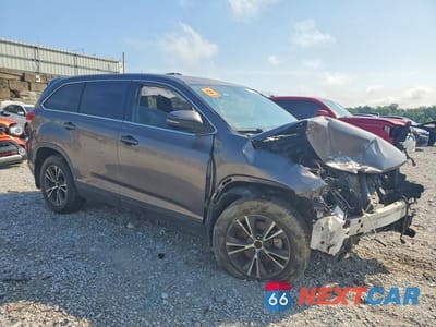 Czwarte zdjęcie samochodu z boku: 2019 TOYOTA HIGHLANDER LE VIN:5TDZARFH4KS044573 - miniatura