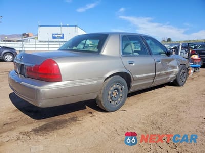 Trzecie zdjęcie samochodu z tyłu: 2003 MERCURY GRAND MARQUIS GS VIN:2MEFM74W23X636378 - miniatura