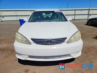 Piąte zdjęcie samochodu w środku: 2005 TOYOTA CAMRY LE VIN:4T1BE30K25U535369 - miniatura