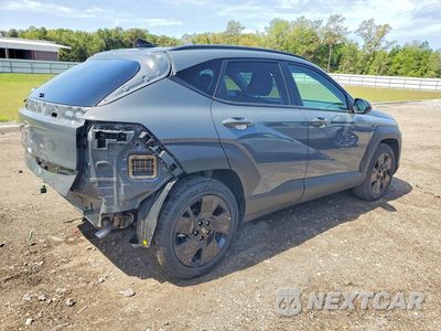 Trzecie zdjęcie samochodu z tyłu: 2026 HYUNDAI KONA SEL SPORT VIN:KM8HF3AB4TU409498 - miniatura