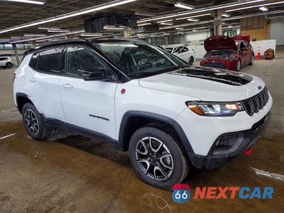 Czwarte zdjęcie samochodu z boku: 2025 JEEP COMPASS TRAILHAWK VIN:3C4NJDDN4ST536861 - miniatura
