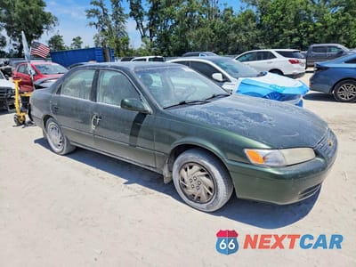 Czwarte zdjęcie samochodu z boku: 1999 TOYOTA CAMRY LE VIN:4T1BG22K6XU918929 - miniatura