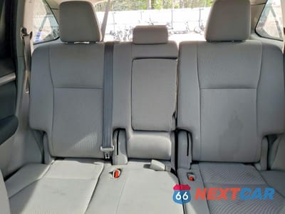 Zdjęcie 10 z 14 samochodu: 2019 TOYOTA HIGHLANDER LE VIN:5TDZARFH4KS060658 - miniatura