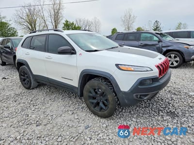 Czwarte zdjęcie samochodu z boku: 2016 JEEP CHEROKEE TRAILHAWK VIN:1C4PJMBS0GW255417 - miniatura