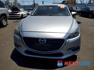 Piąte zdjęcie samochodu w środku: 2017 MAZDA 3 SPORT VIN:3MZBN1U77HM116860 - miniatura