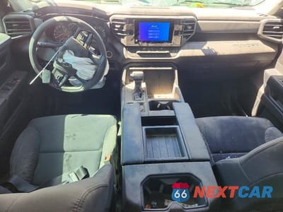 Zdjęcie 8 z 12 samochodu: 2024 TOYOTA TUNDRA SR VIN:5TFKB5GD3RX003150 - miniatura