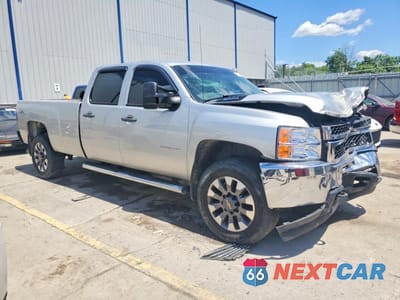 Czwarte zdjęcie samochodu z boku: 2011 CHEVROLET SILVERADO K3500 VIN:1GC4KZC83BF183850 - miniatura