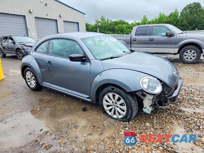 Czwarte zdjęcie samochodu z boku: 2017 VOLKSWAGEN BEETLE 1.8T VIN:3VWF17AT5HM624603 - miniatura