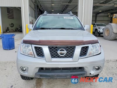 Piąte zdjęcie samochodu w środku: 2017 NISSAN FRONTIER PRO-4X VIN:1N6DD0EV7HN746595 - miniatura