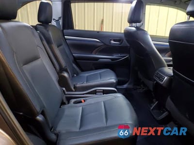 Zdjęcie 11 z 13 samochodu: 2019 TOYOTA HIGHLANDER LIMITED PLATINUM VIN:5TDDZRFH6KS715275 - miniatura