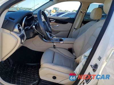 Zdjęcie 7 z 13 samochodu: 2022 MERCEDES-BENZ GLC 300 VIN:W1N0G8DB6NV336681 - miniatura