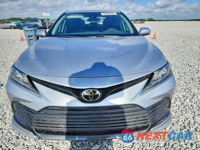 Piąte zdjęcie samochodu w środku: 2022 TOYOTA CAMRY LE VIN:4T1C11AK5NU648008 - miniatura
