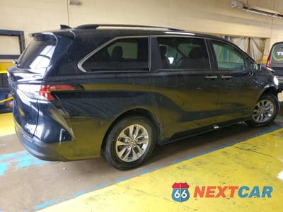Trzecie zdjęcie samochodu z tyłu: 2024 TOYOTA SIENNA XLE VIN:5TDYRKECXRS215211 - miniatura