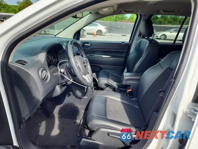 Zdjęcie 7 z 12 samochodu: 2017 JEEP COMPASS LATITUDE VIN:1C4NJCEA8HD212901 - miniatura