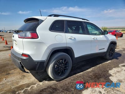 Trzecie zdjęcie samochodu z tyłu: 2023 JEEP CHEROKEE ALTITUDE LUX VIN:1C4PJMMB8PD103068 - miniatura
