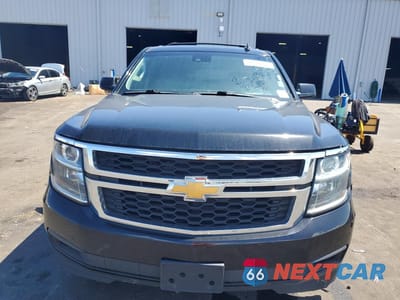 Piąte zdjęcie samochodu w środku: 2018 CHEVROLET SUBURBAN K1500 LT VIN:1GNSKHKC5JR253389 - miniatura
