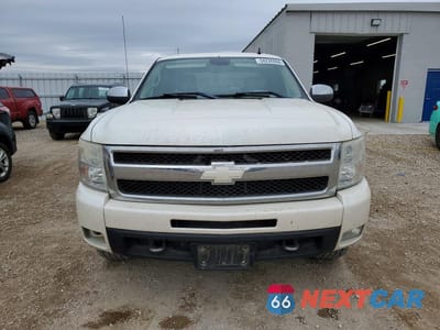 Piąte zdjęcie samochodu w środku: 2010 CHEVROLET SILVERADO K1500 LTZ VIN:3GCRKTE35AG288049 - miniatura