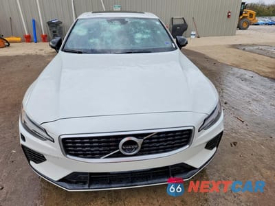 Piąte zdjęcie samochodu w środku: 2019 VOLVO S60 T8 R-DESIGN VIN:7JRBR0FM2KG014177 - miniatura
