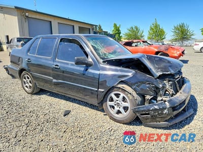 Czwarte zdjęcie samochodu z boku: 1998 VOLKSWAGEN JETTA TDI VIN:3VWRF81H5WM243024 - miniatura