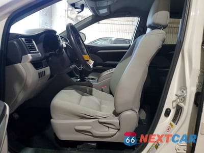 Zdjęcie 7 z 14 samochodu: 2016 TOYOTA HIGHLANDER LE VIN:5TDBKRFH6GS321150 - miniatura
