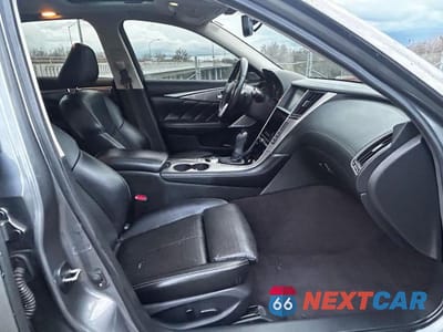 Piąte zdjęcie samochodu w środku: 2018 INFINITI Q50 3.0T SPORT VIN:JN1EV7AP7JM362593 - miniatura