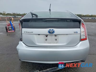 Zdjęcie 6 z 12 samochodu: 2012 TOYOTA PRIUS FOUR VIN:JTDKN3DU3C1513511 - miniatura
