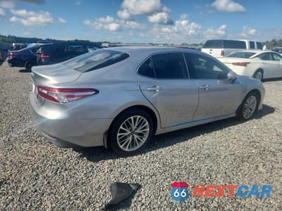 Trzecie zdjęcie samochodu z tyłu: 2018 TOYOTA CAMRY XLE VIN:4T1B11HK8JU133032 - miniatura