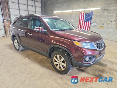 Czwarte zdjęcie samochodu z boku: 2013 KIA SORENTO LX VIN:5XYKT3A66DG399503 - miniatura