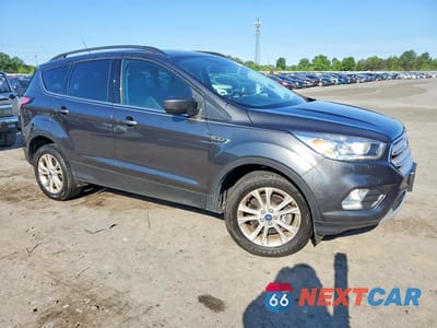 Czwarte zdjęcie samochodu z boku: 2018 FORD ESCAPE SEL VIN:1FMCU9HD6JUC04692 - miniatura