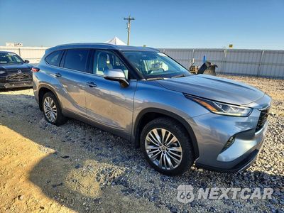 Czwarte zdjęcie samochodu z boku: 2023 TOYOTA HIGHLANDER HYBRID PLATINUM VIN:5TDEBRCH2PS125837 - miniatura