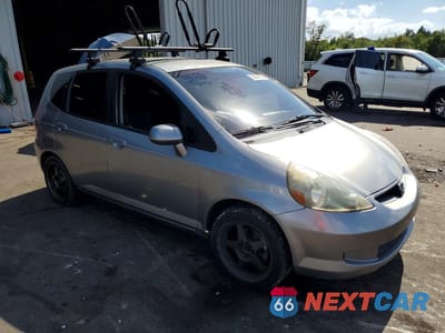 Czwarte zdjęcie samochodu z boku: 2008 HONDA FIT VIN:JHMGD374X8S000986 - miniatura