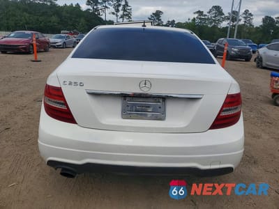 Zdjęcie 6 z 12 samochodu: 2014 MERCEDES-BENZ C 250 VIN:WDDGF4HB0EG206823 - miniatura